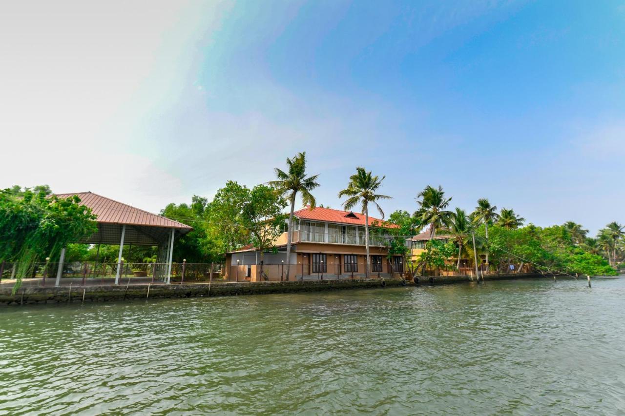 Grand Ayur Island Hotel Perumbalam Eksteriør billede